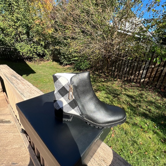 NWT Talbots Gorgeous Black Leather Fabric Check Heel Zip Trish Ankle Boots - Picture 6 of 6